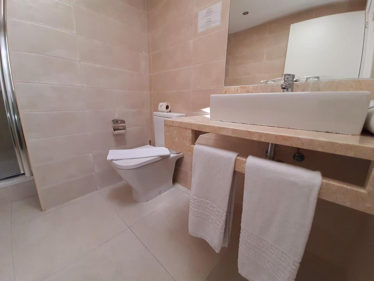 Chambre Lits Jumeaux avec Fenêtre de Toit et sans Kitchenette