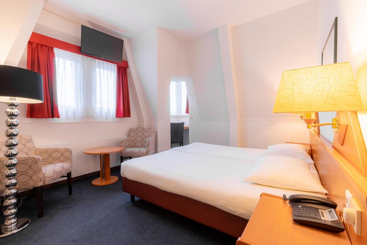 Double or Twin Room,1066077448:JPEG