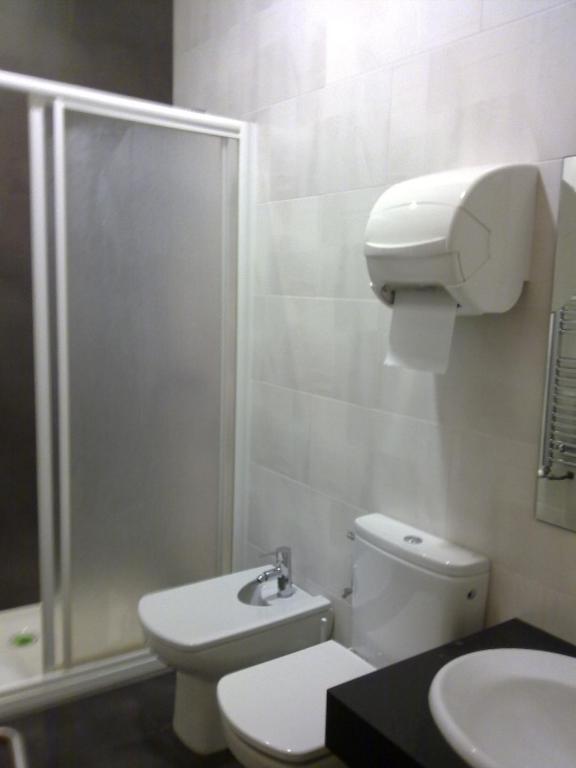 Chambre Lits Jumeaux avec Salle de Bains Commune