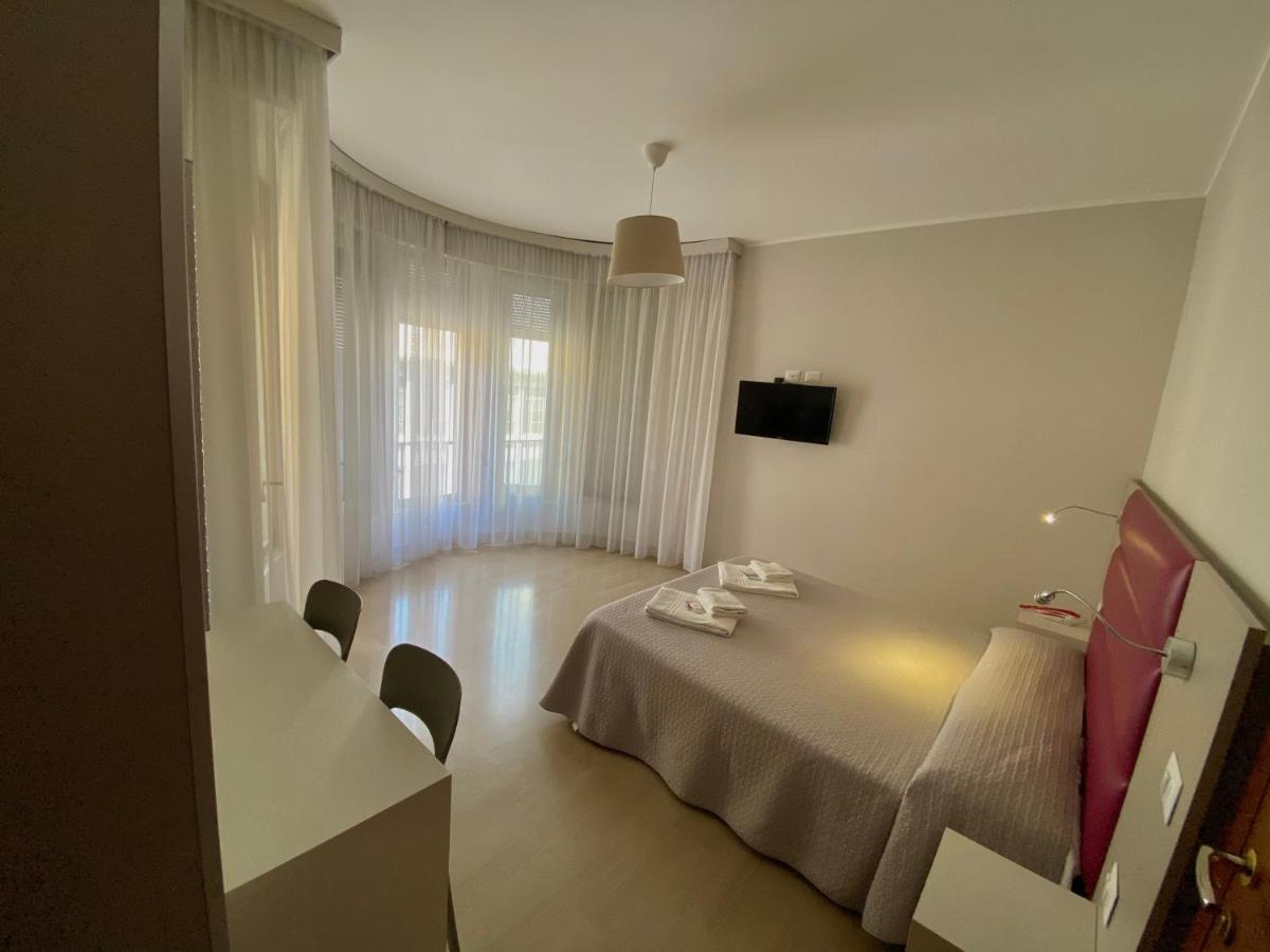 Chambre Double avec Salle de Bains Commune - Bâtiment Séparé