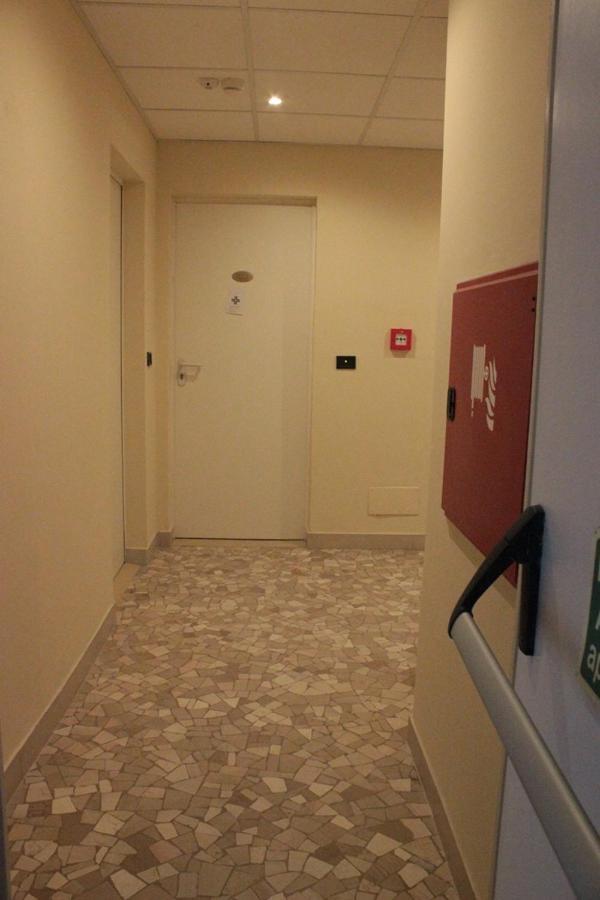 Single Room,1209381226:JPEG