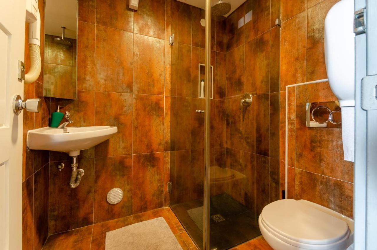 Lit Superposé dans Dortoir Mixte de 6 Lits avec Salle de Bains Privative