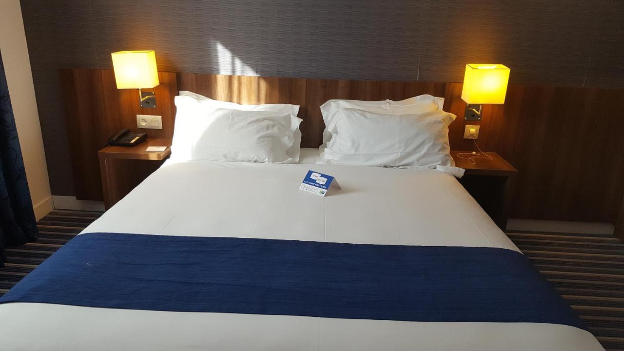 Chambre Lit Queen-Size Standard - Accessible aux Personnes à Mobilité Réduite avec Petit-Déjeuner Gratuit