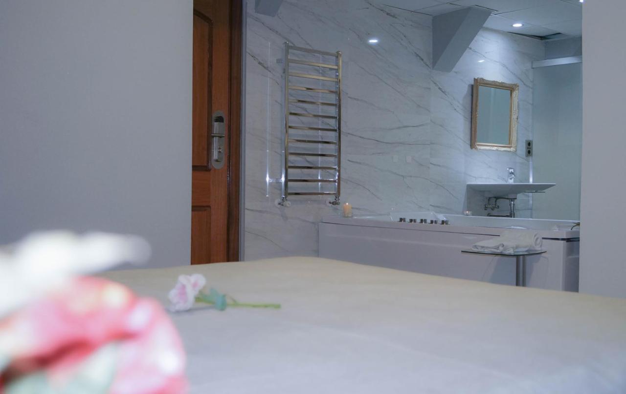 Chambre Lit Queen-Size avec Baignoire Spa