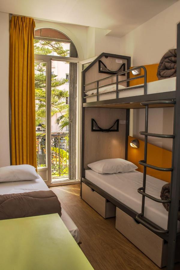 Chambre Triple avec Douche - Toilettes Communes