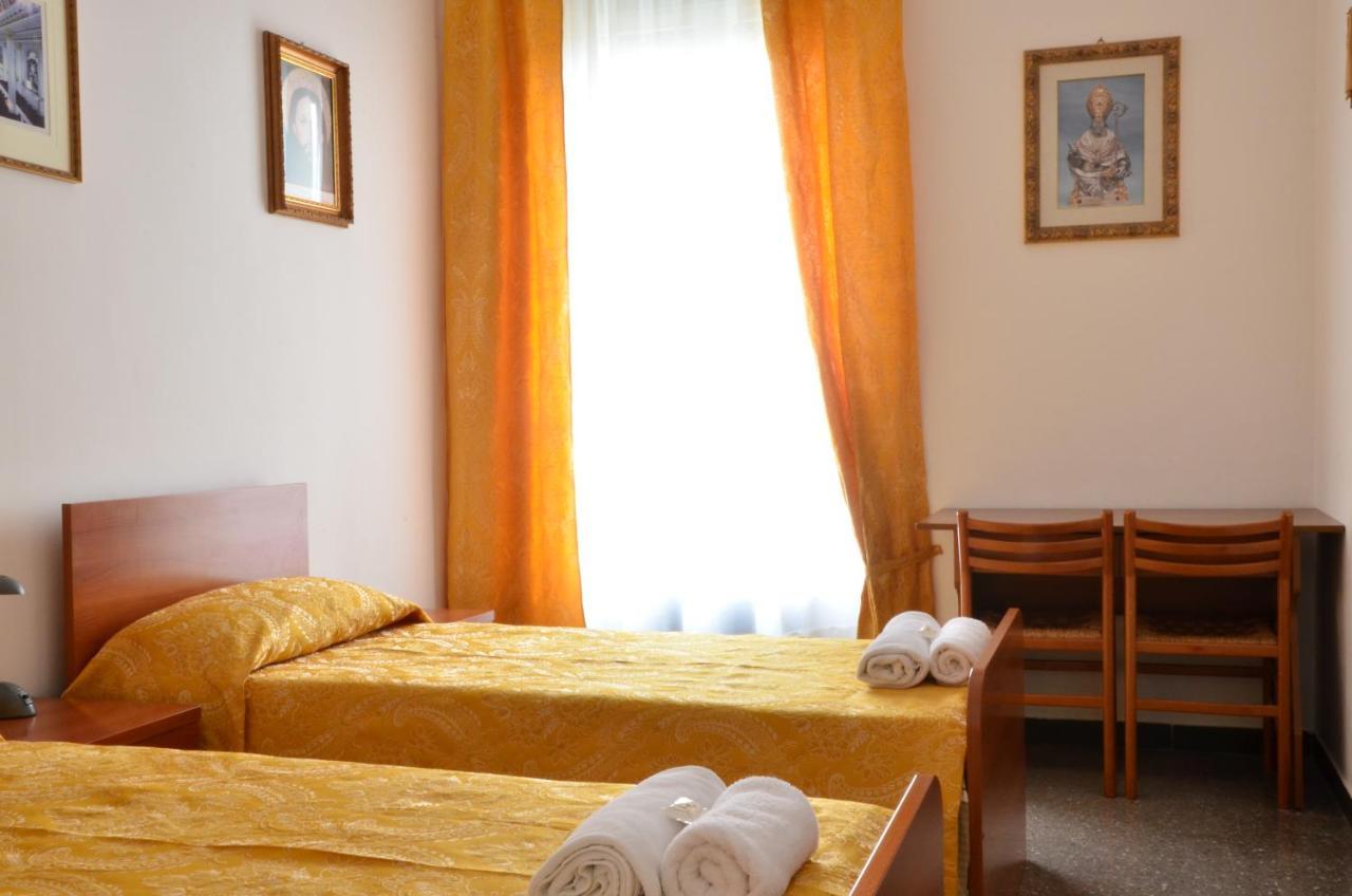 Chambre Lits Jumeaux avec Salle de Bains Privative