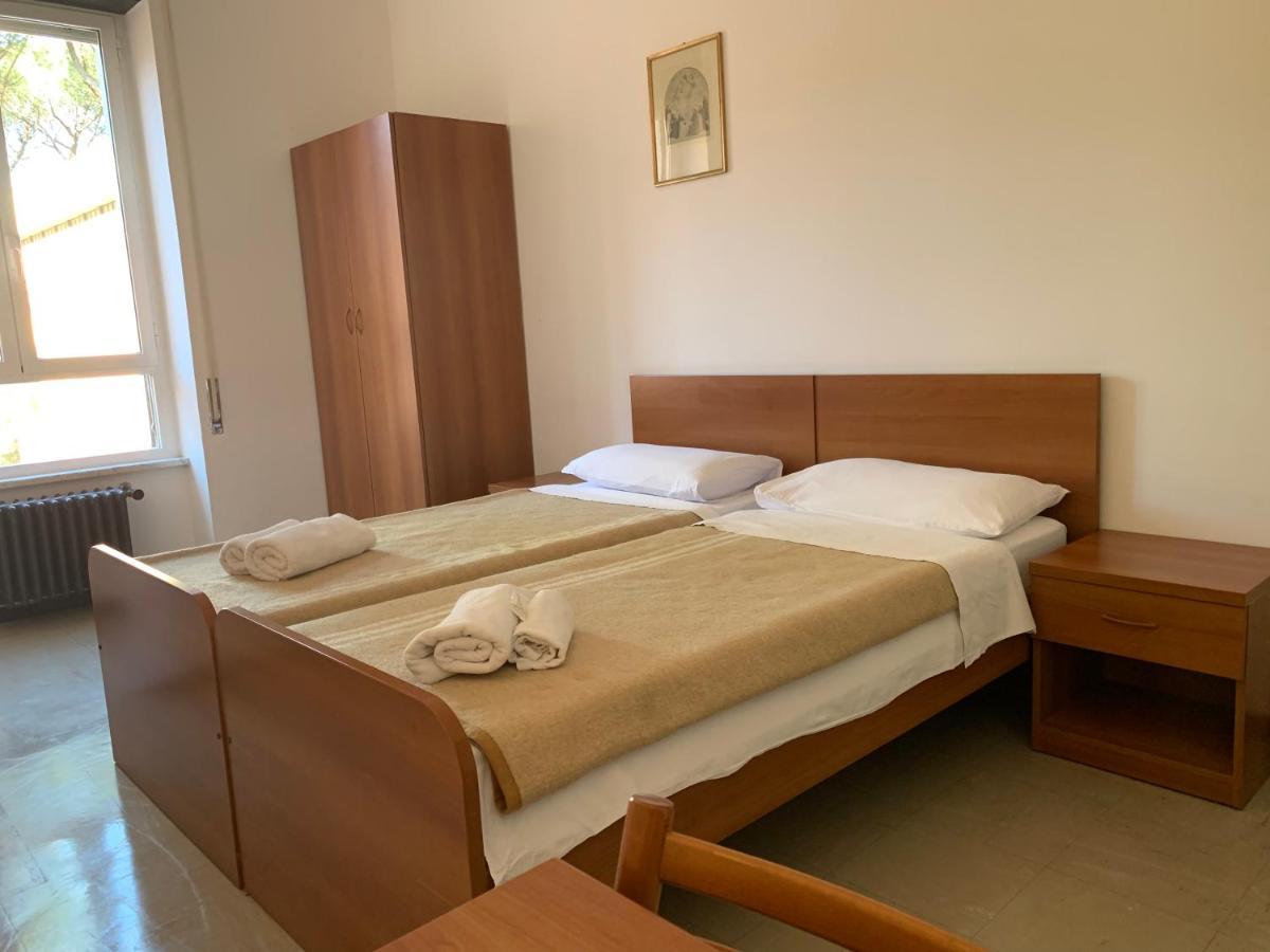 Chambre Lits Jumeaux avec Salle de Bains Commune