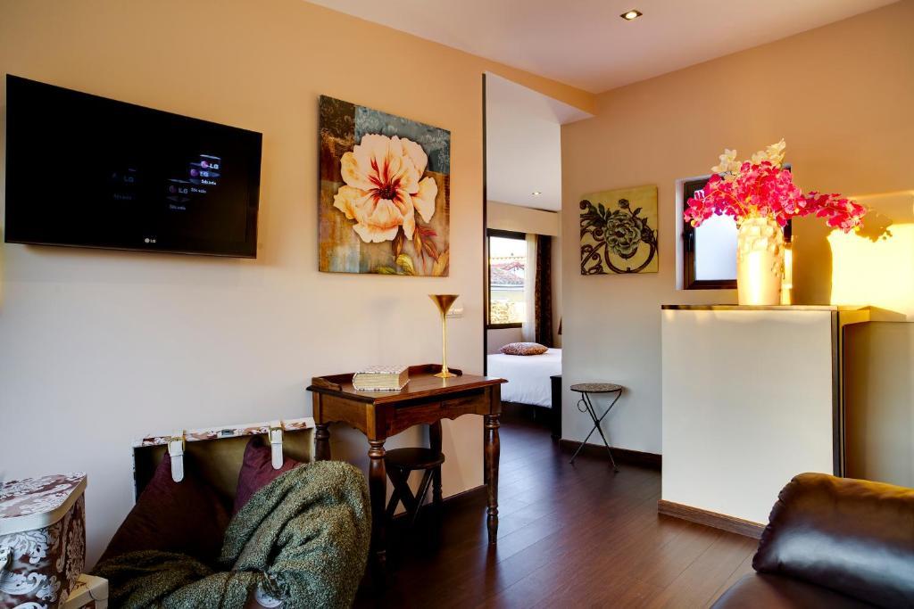 Suite Terrace,11984373:JPEG