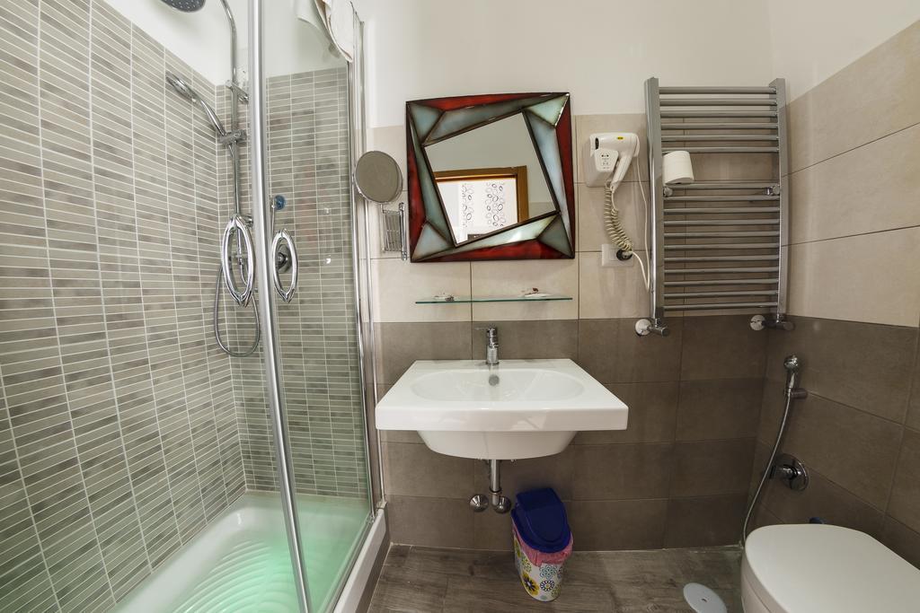 Chambre Double ou Lits Jumeaux avec Toilettes Externes