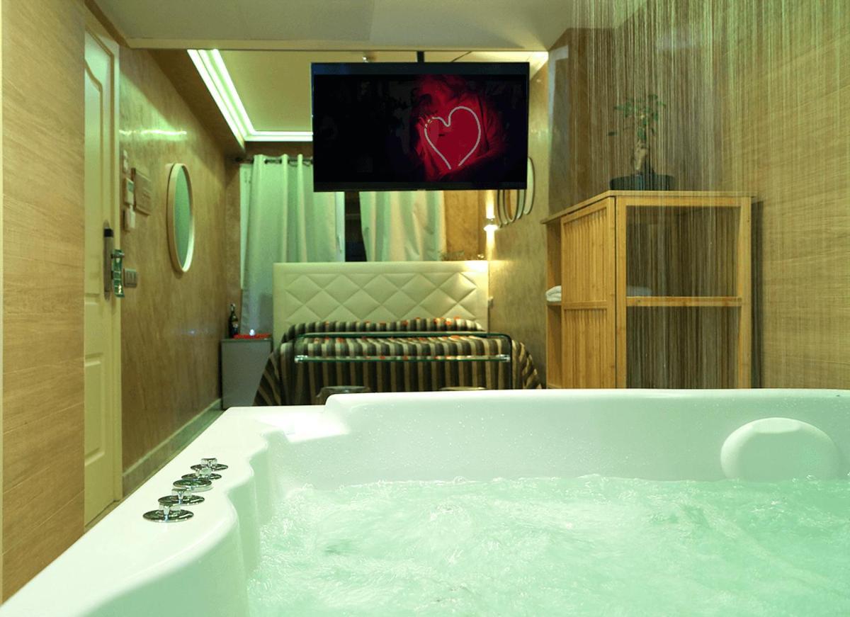 Chambre Lit Queen-Size avec Baignoire Spa