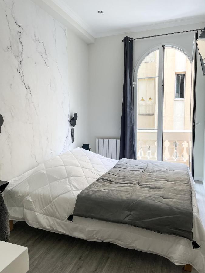 Deluxe Queen Room,1203140857:JPEG