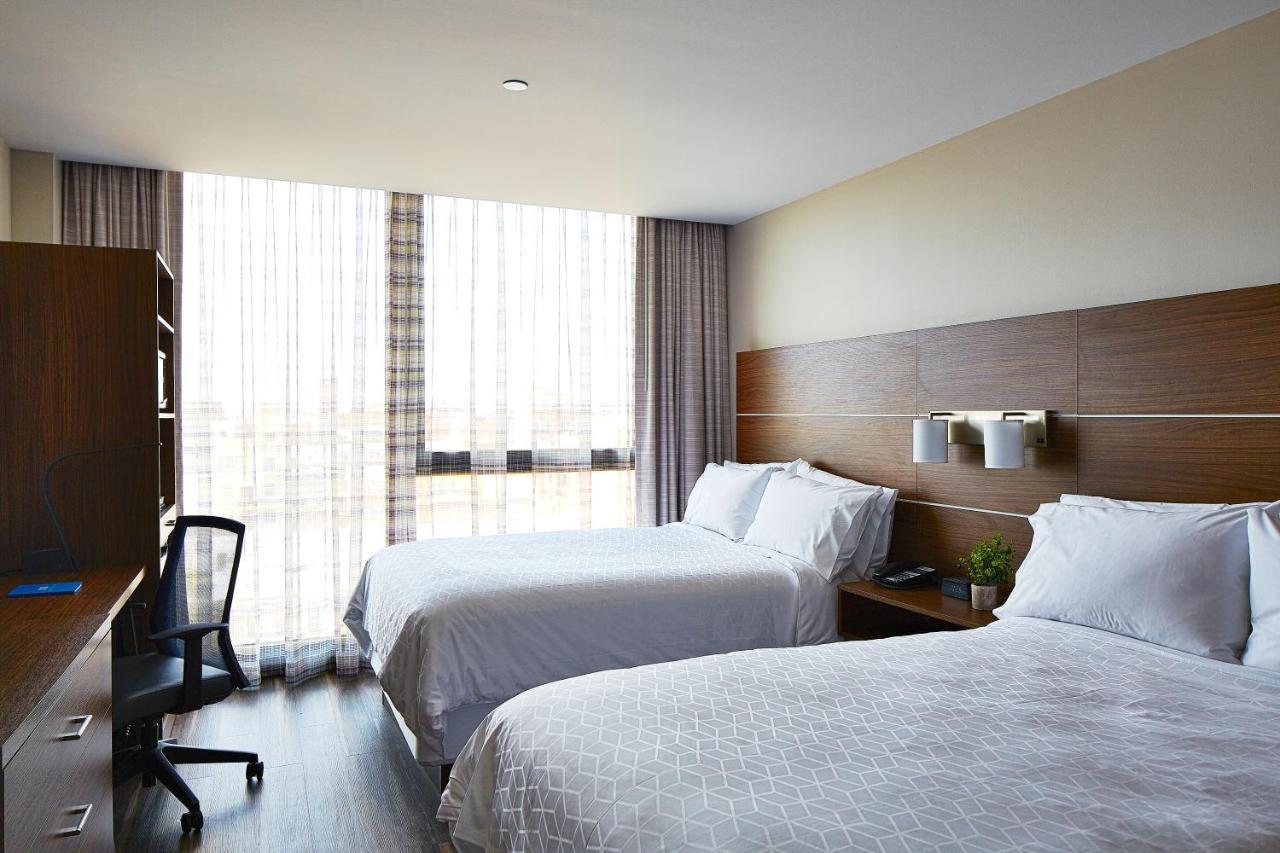 Chambre Double avec 2 Lits Doubles et Douche à l'Italienne - Adaptée aux Personnes Malentendantes