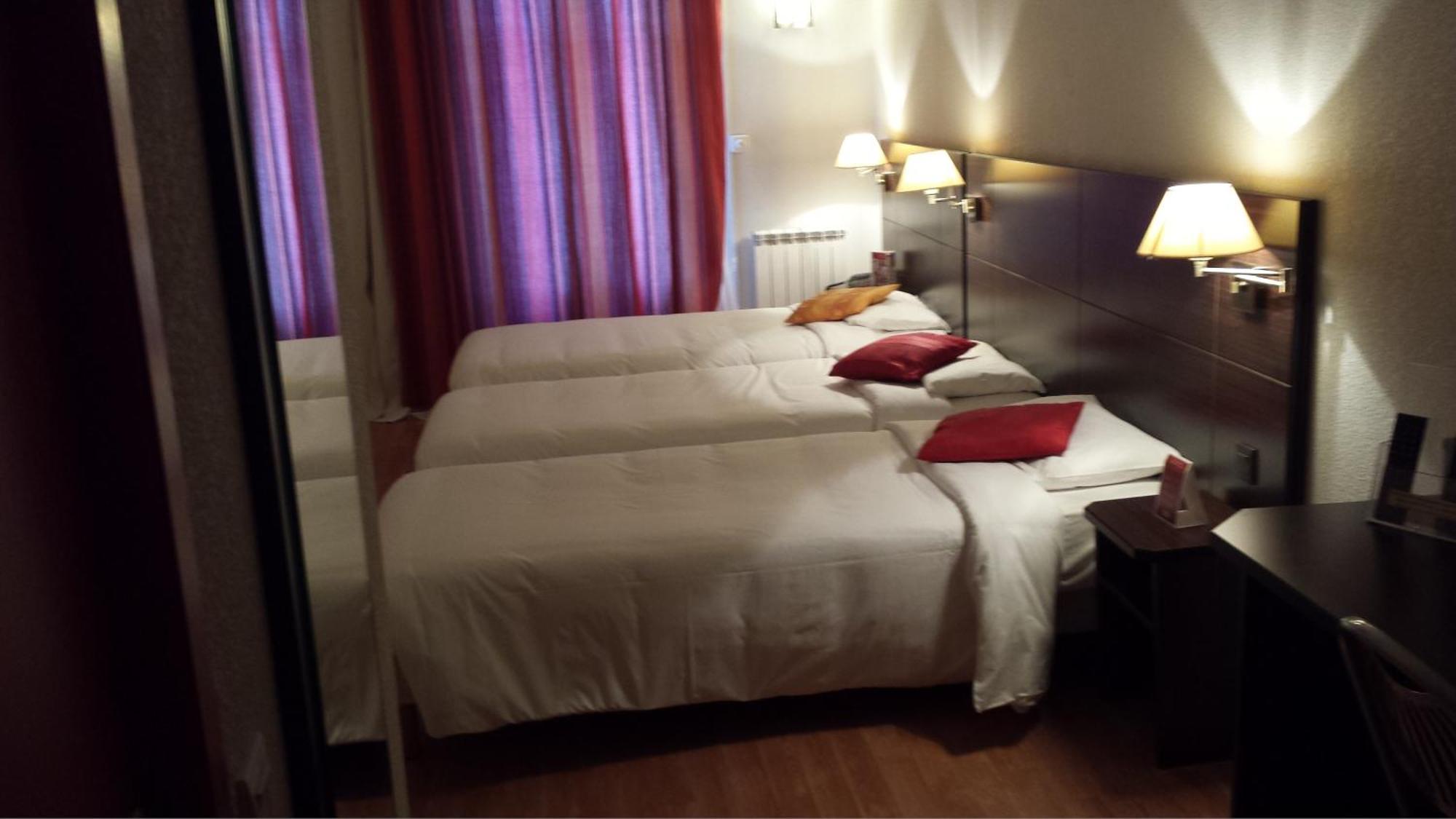 Triple Room One Double Bed One Single Bed,491456409:JPEG