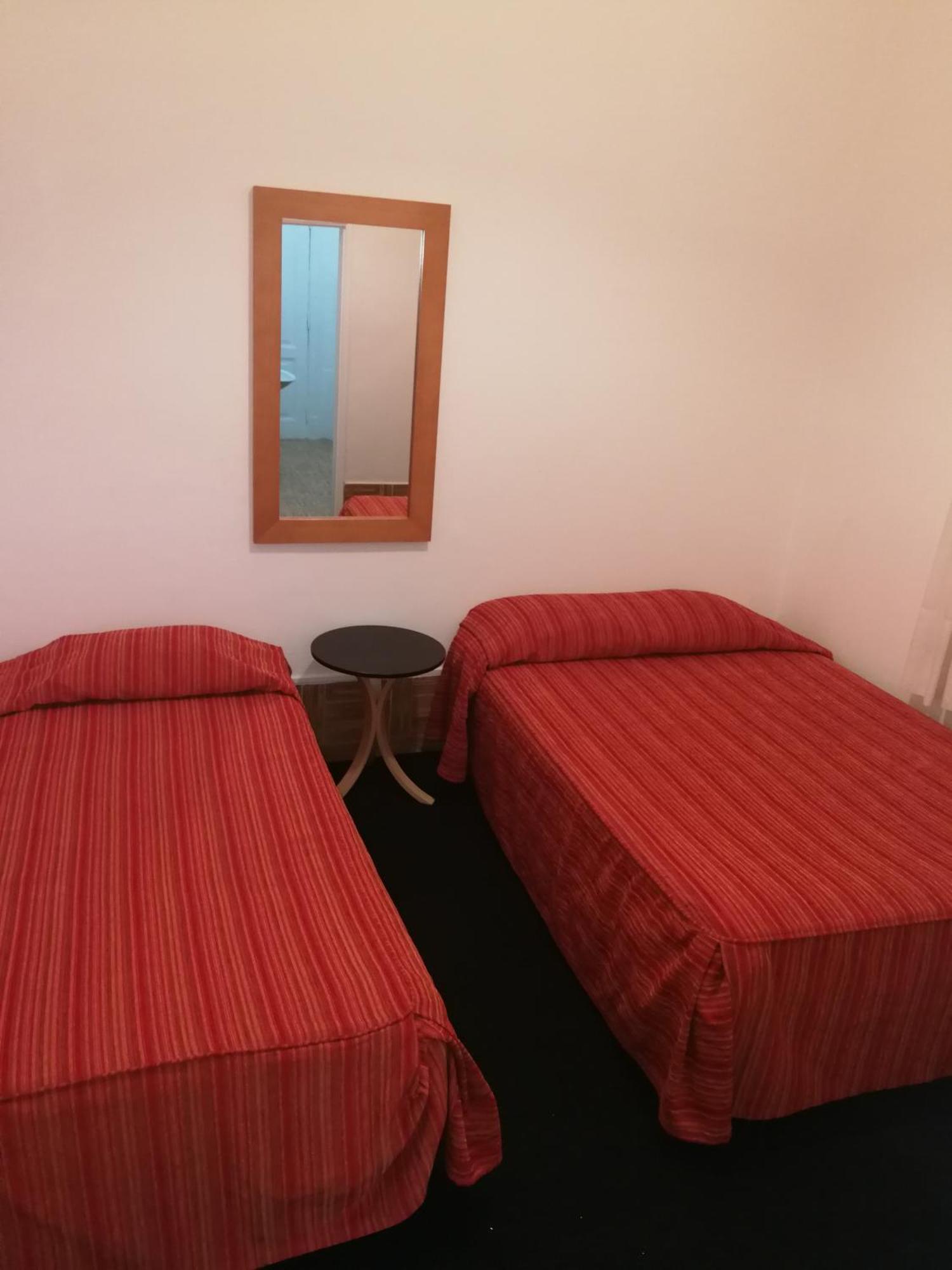 Chambre Double ou Lits Jumeaux avec Salle de Bains Privative