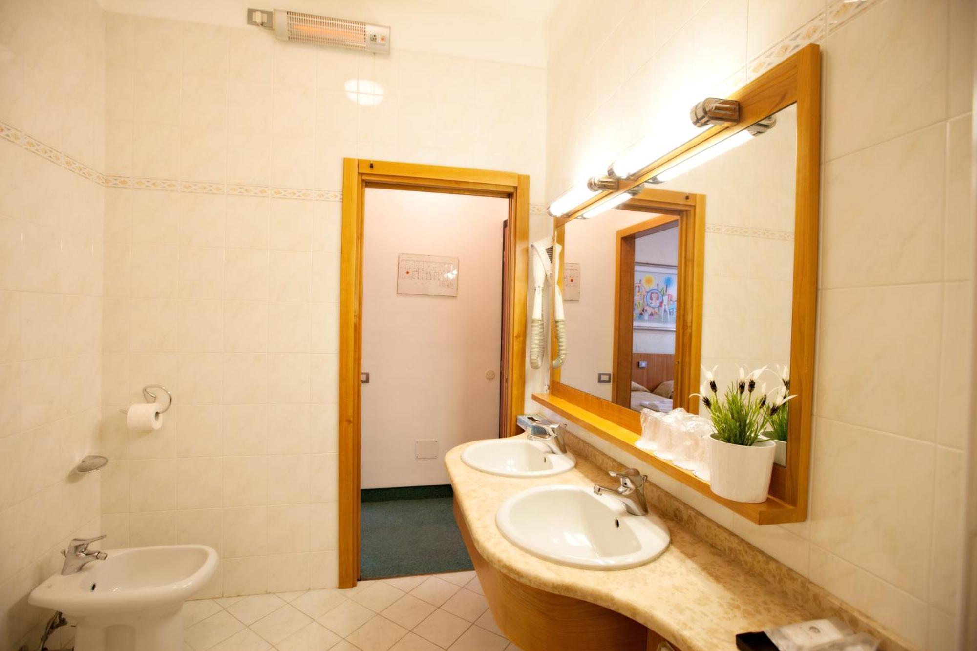 Chambre Quadruple avec Douche