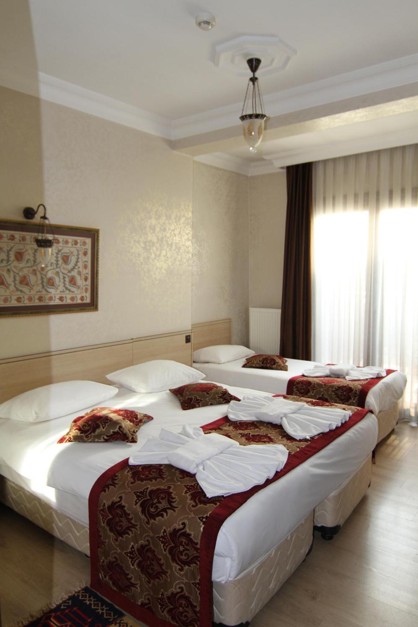 Chambre Triple Standard - Vue sur Rue
