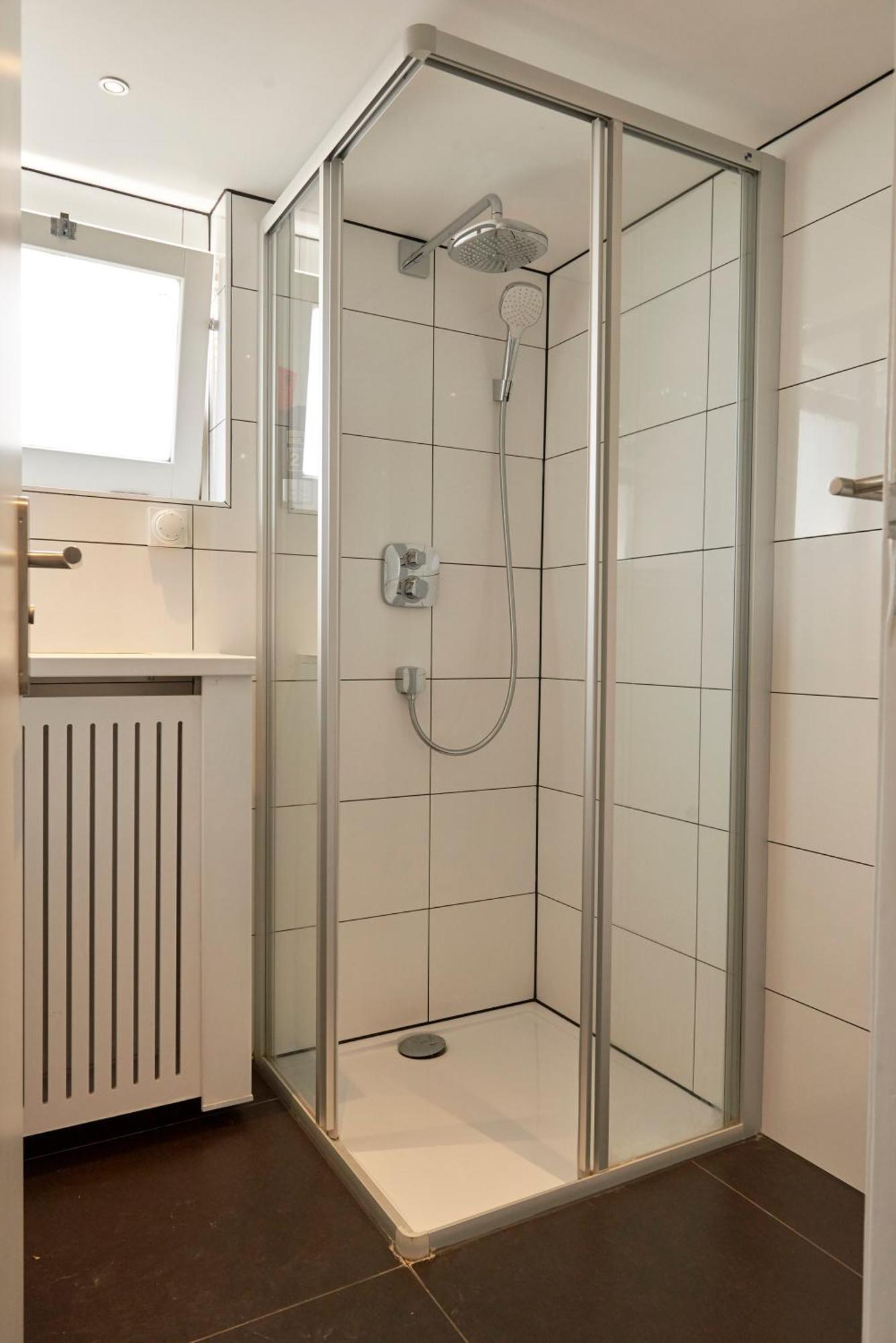 Chambre Simple Basique avec Salle de Bains Commune