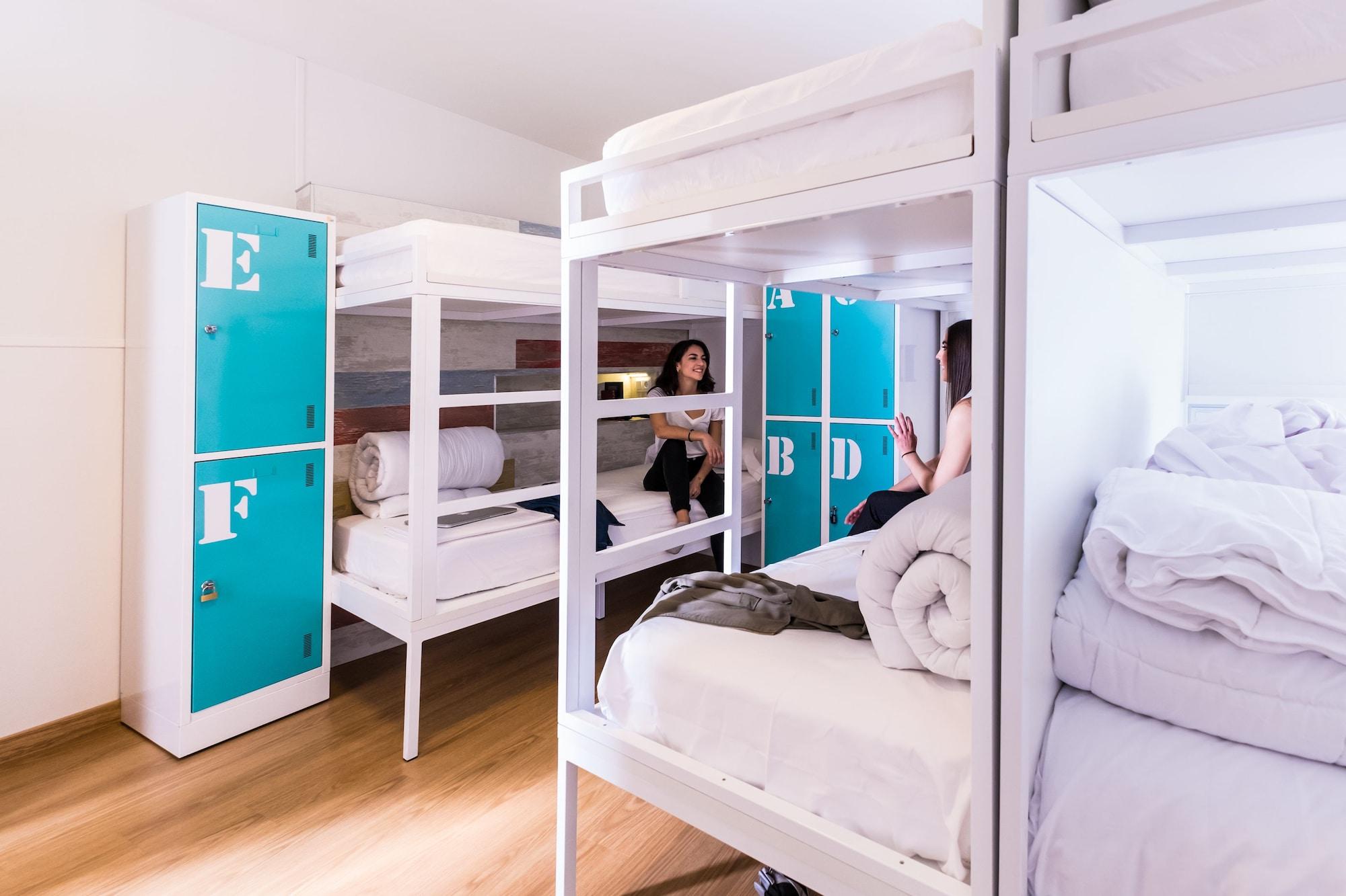 Lit dans Dortoir pour Femmes de 6 Lits