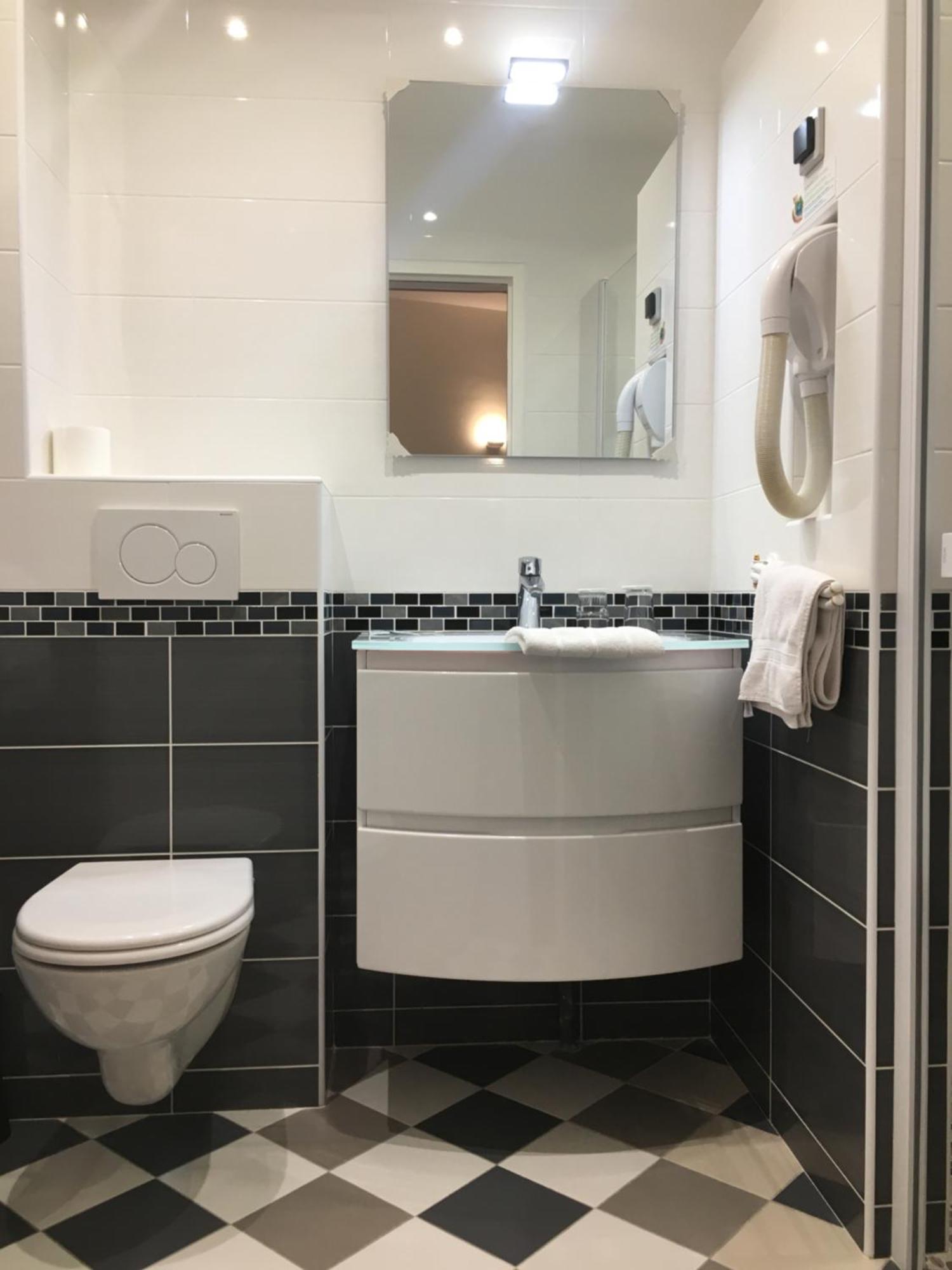 Double Room,1498984966:JPEG