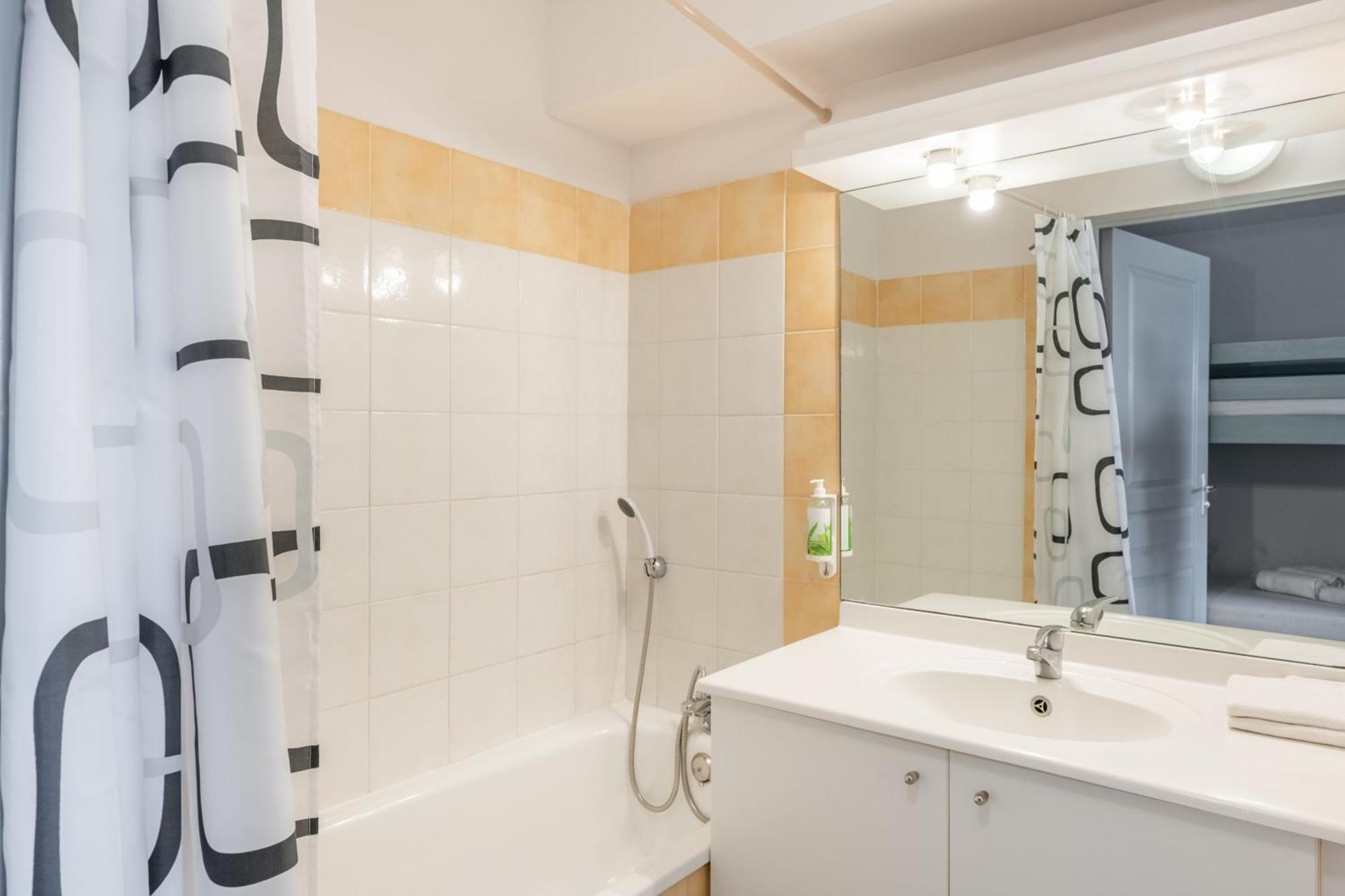 Appartement 4 personnes - Vue sur Piscine
