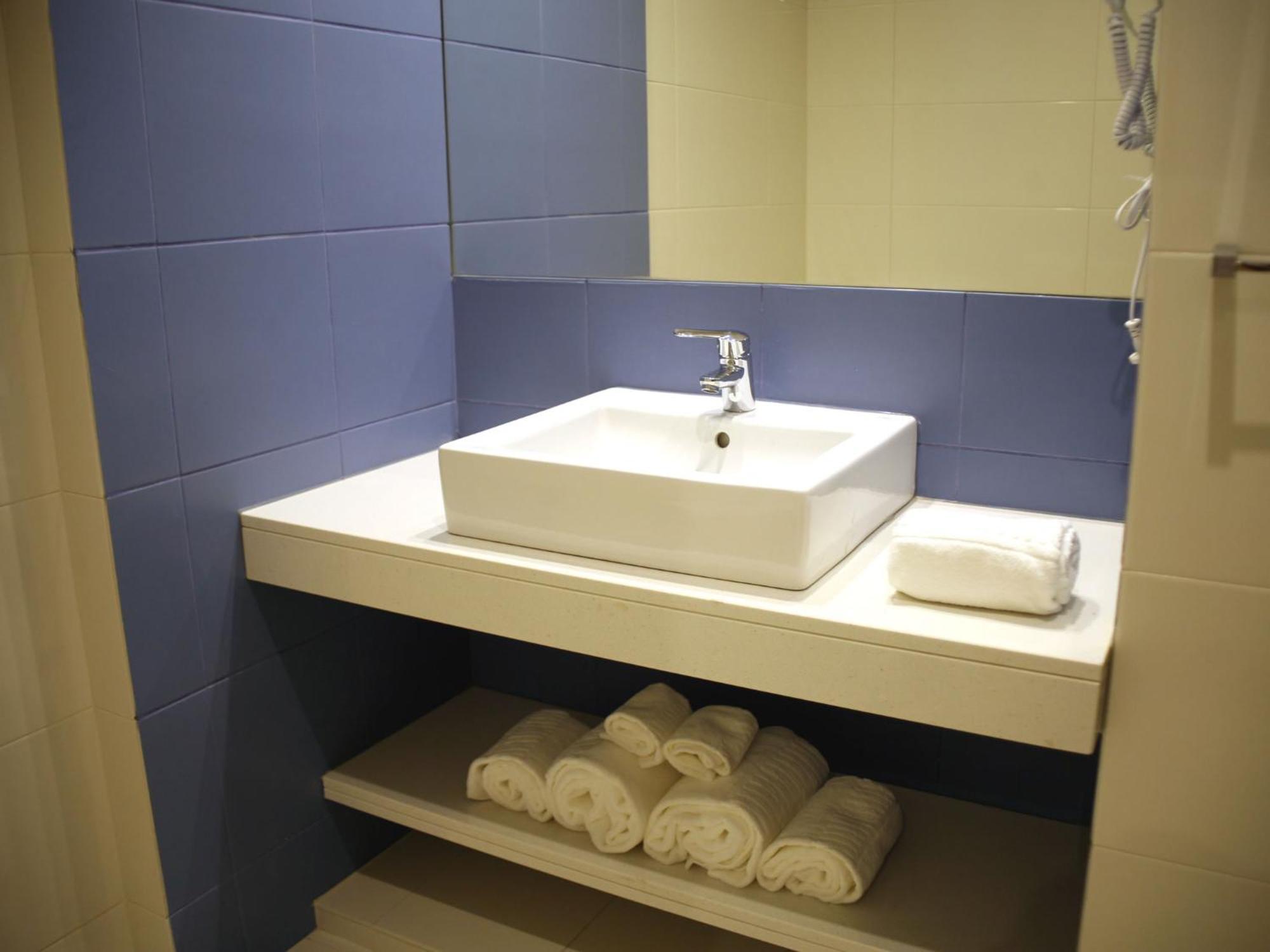 One-Bedroom Apartment,663162321:JPEG
