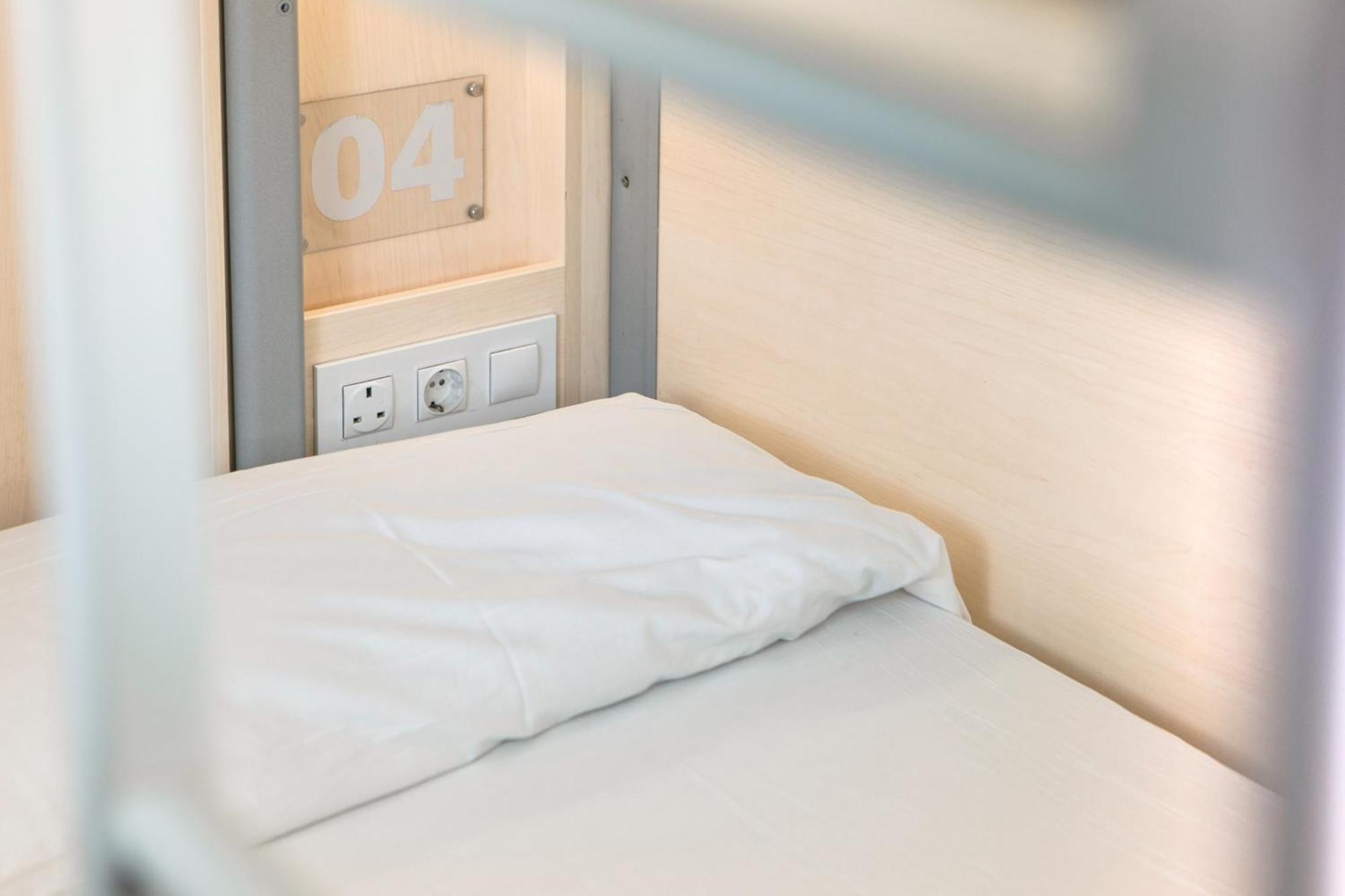 Single Bed 6-Bed Dormitory Room,1270729648:JPEG