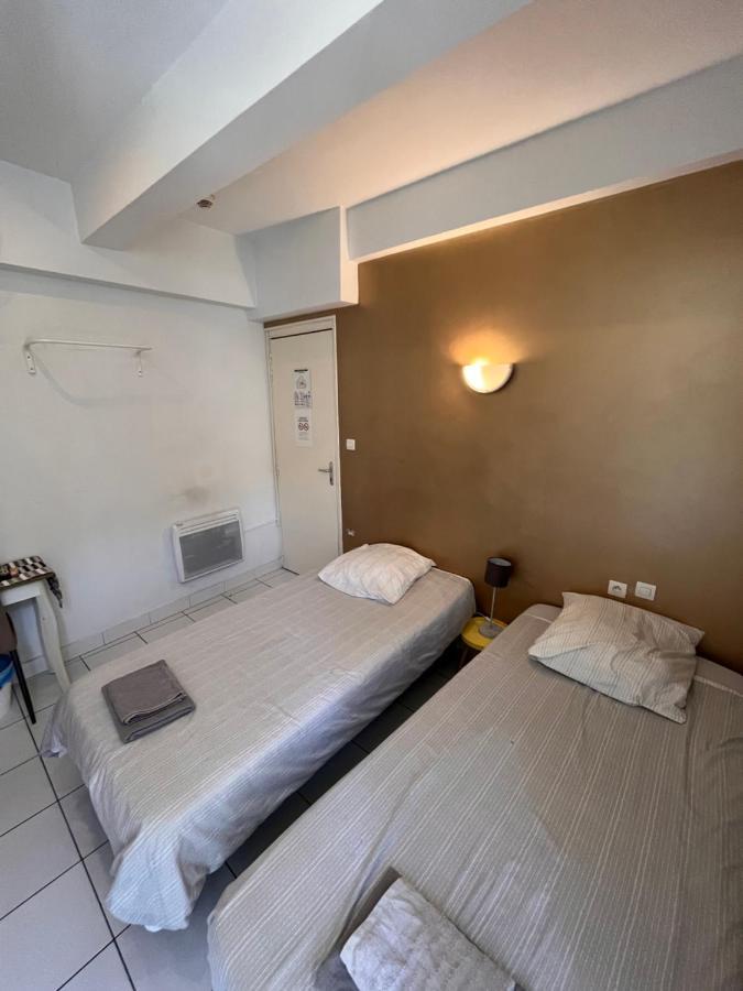Standard Twin Room Bathroom