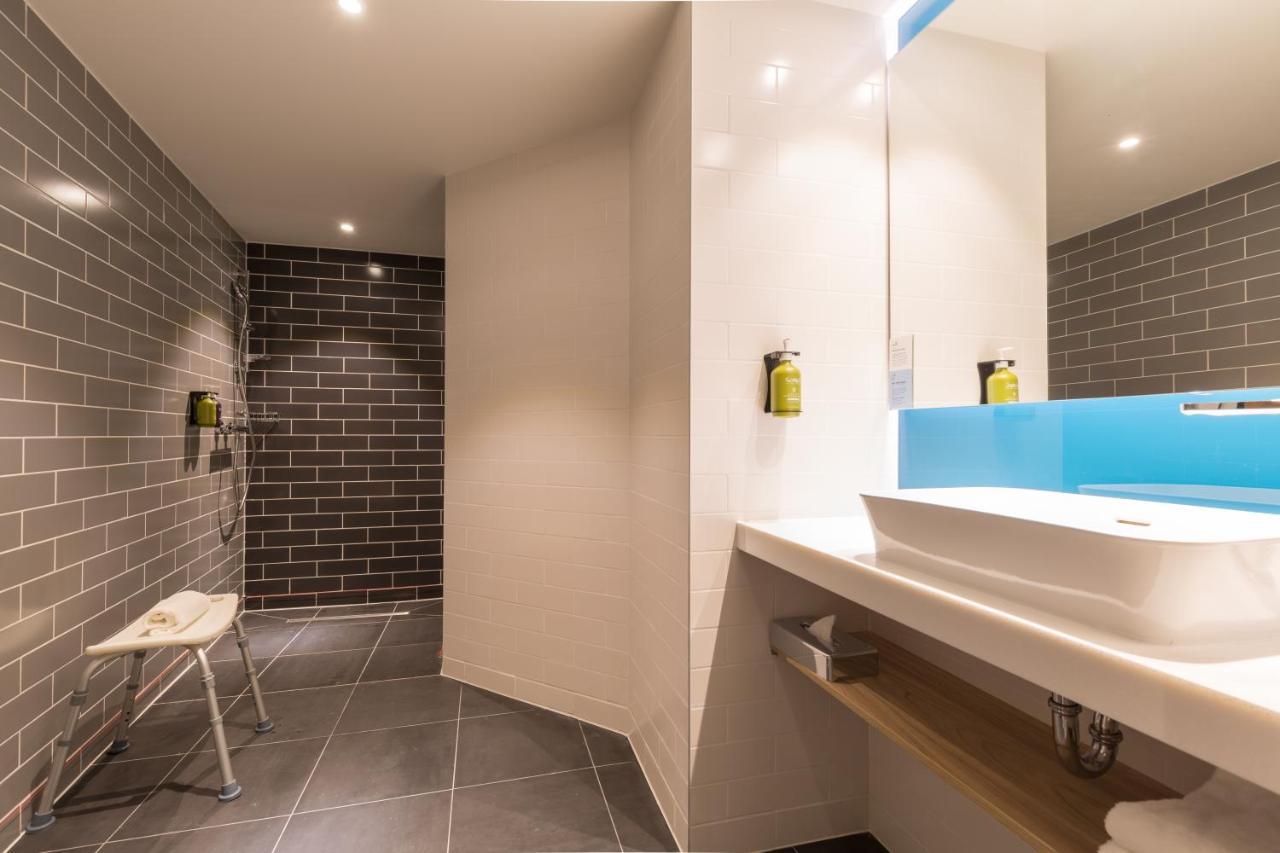 Chambre Lit Queen-Size Standard - Accessible aux Personnes à Mobilité Réduite avec Petit-Déjeuner Gratuit