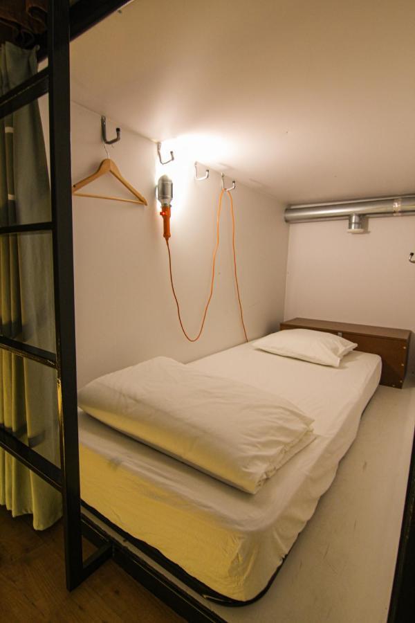 Lit dans Dortoir pour Femmes de 6 Lits