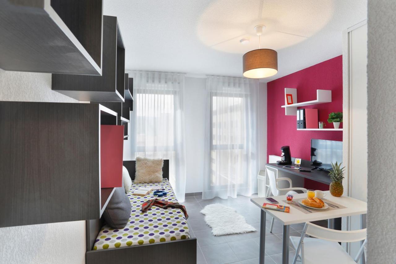 Studio,1758927722:JPEG