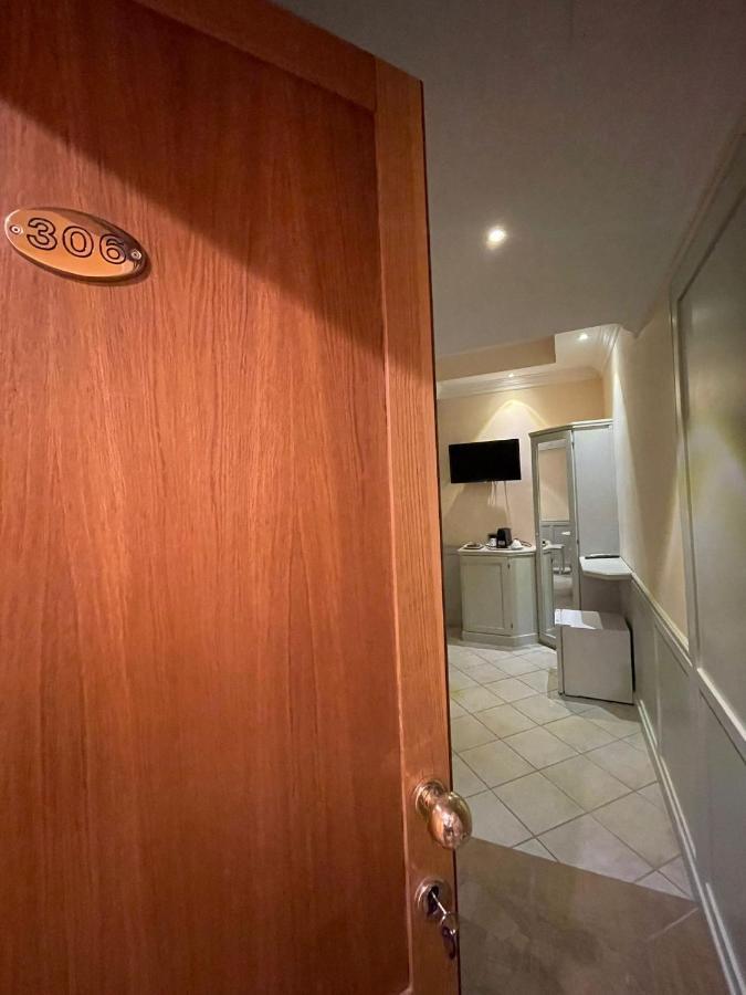 Superior Deluxe Double or Twin Room,1249873840:JPEG