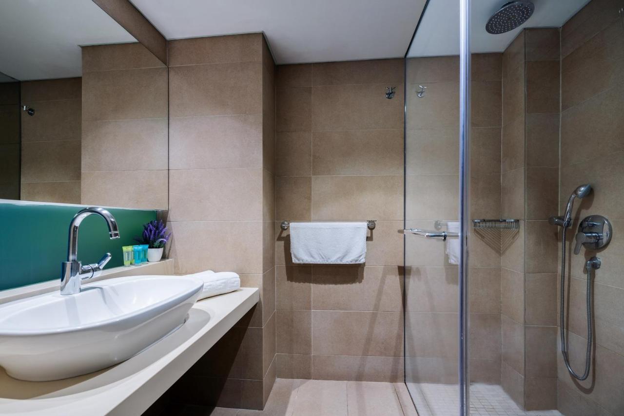 Chambre Double Supérieure - Vue sur Piscine