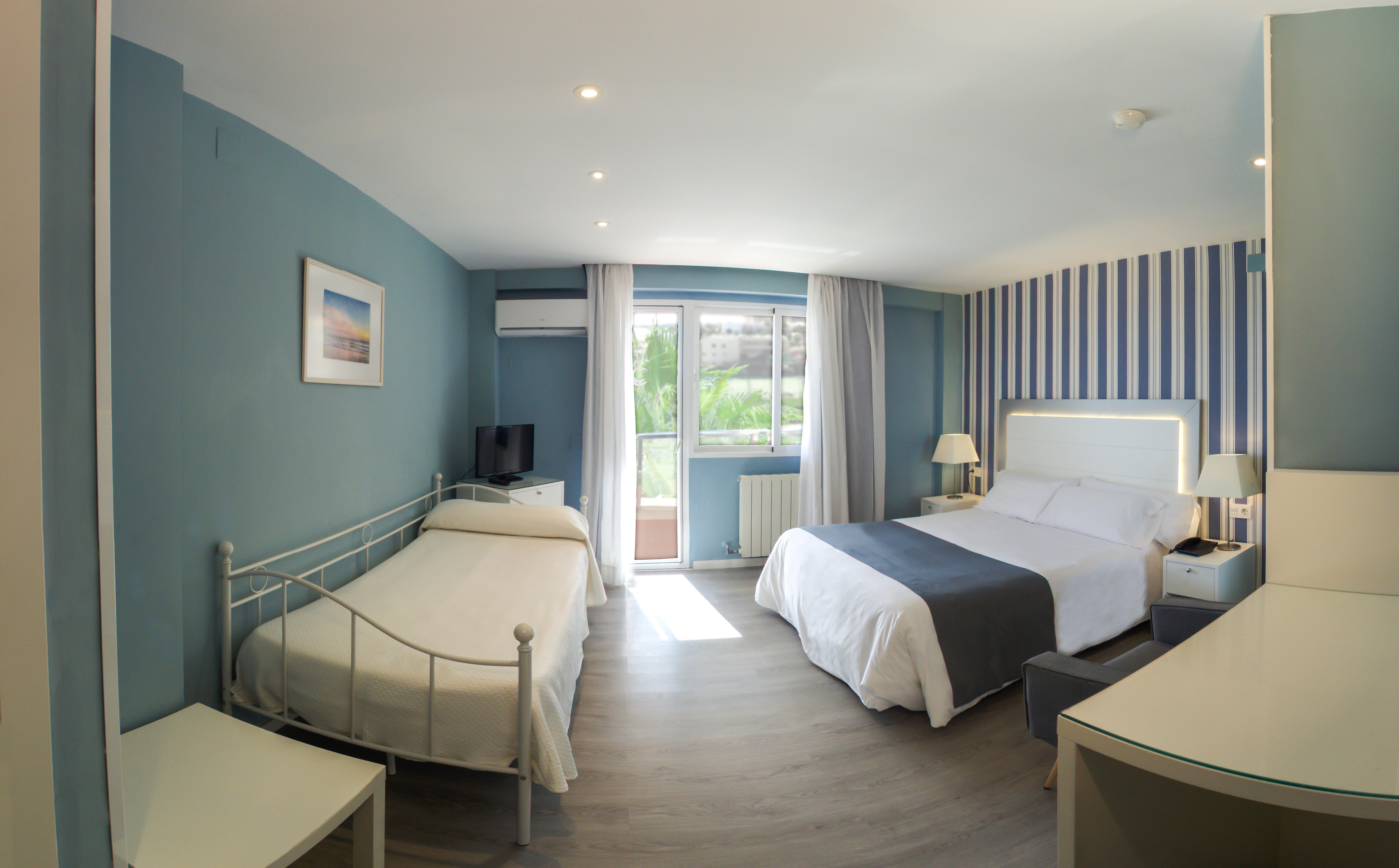 Chambre Double ou Lits Jumeaux - Vue sur Piscine
