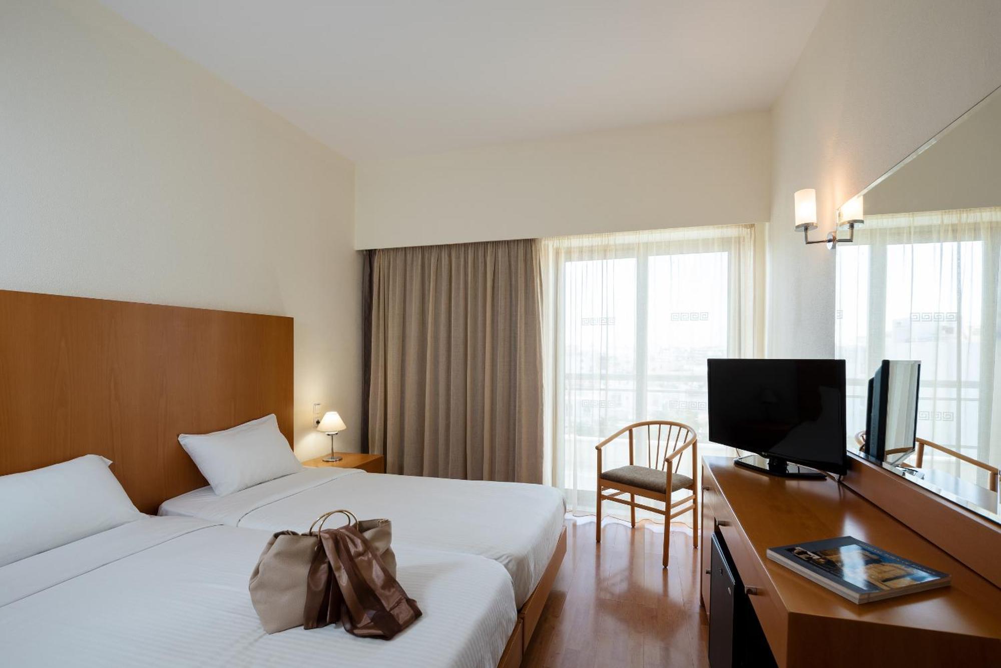 Chambre Lits Jumeaux Classique avec Vue sur la Piscine