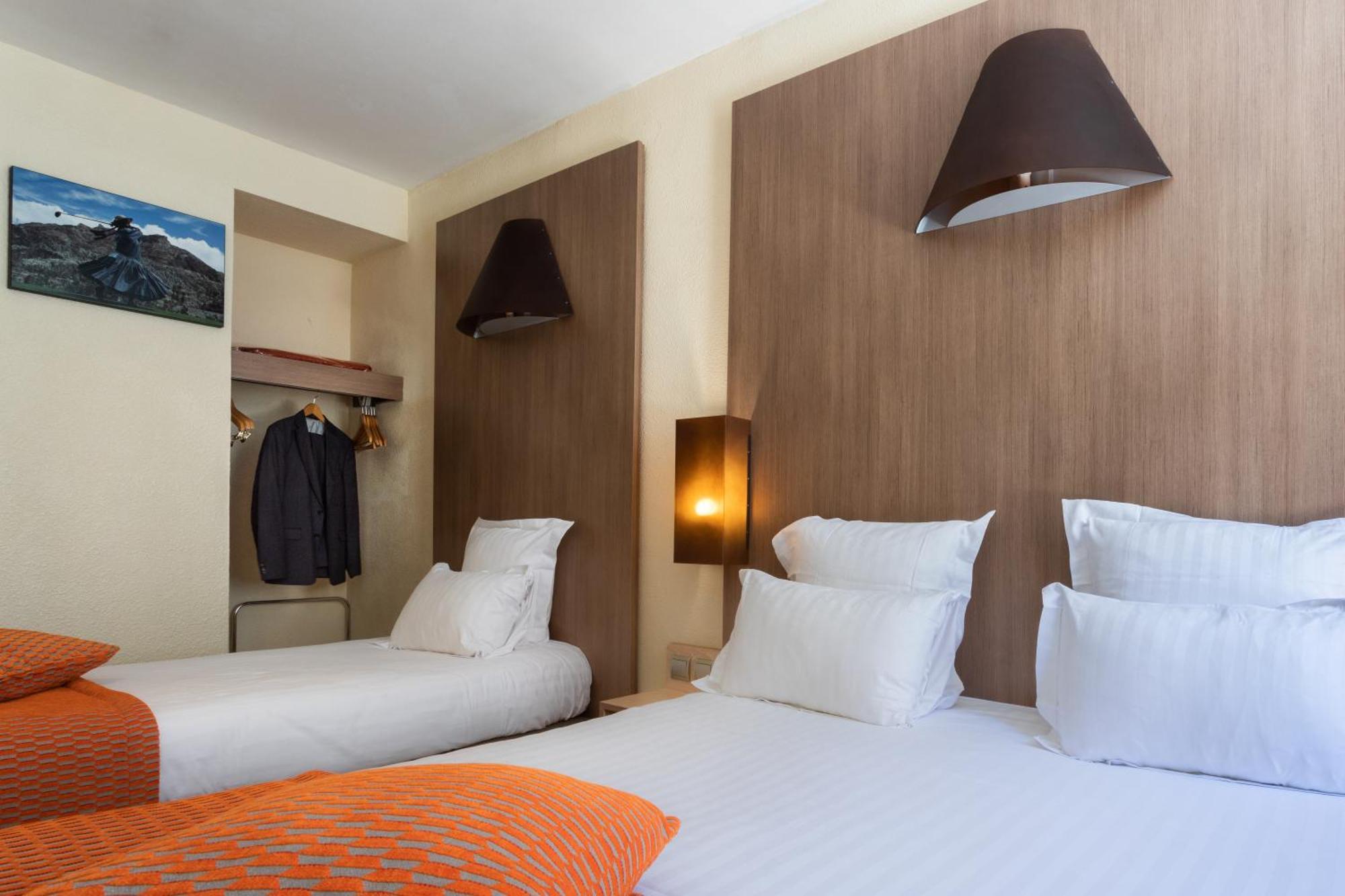 Chambre Triple Supérieure avec Baignoire