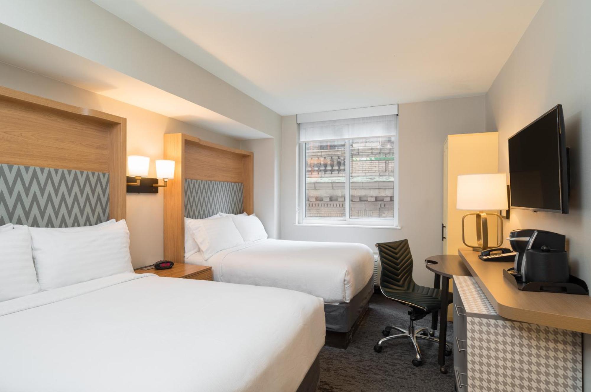 Chambre Double avec 2 Lits Doubles - Adaptée aux Personnes Malentendantes
