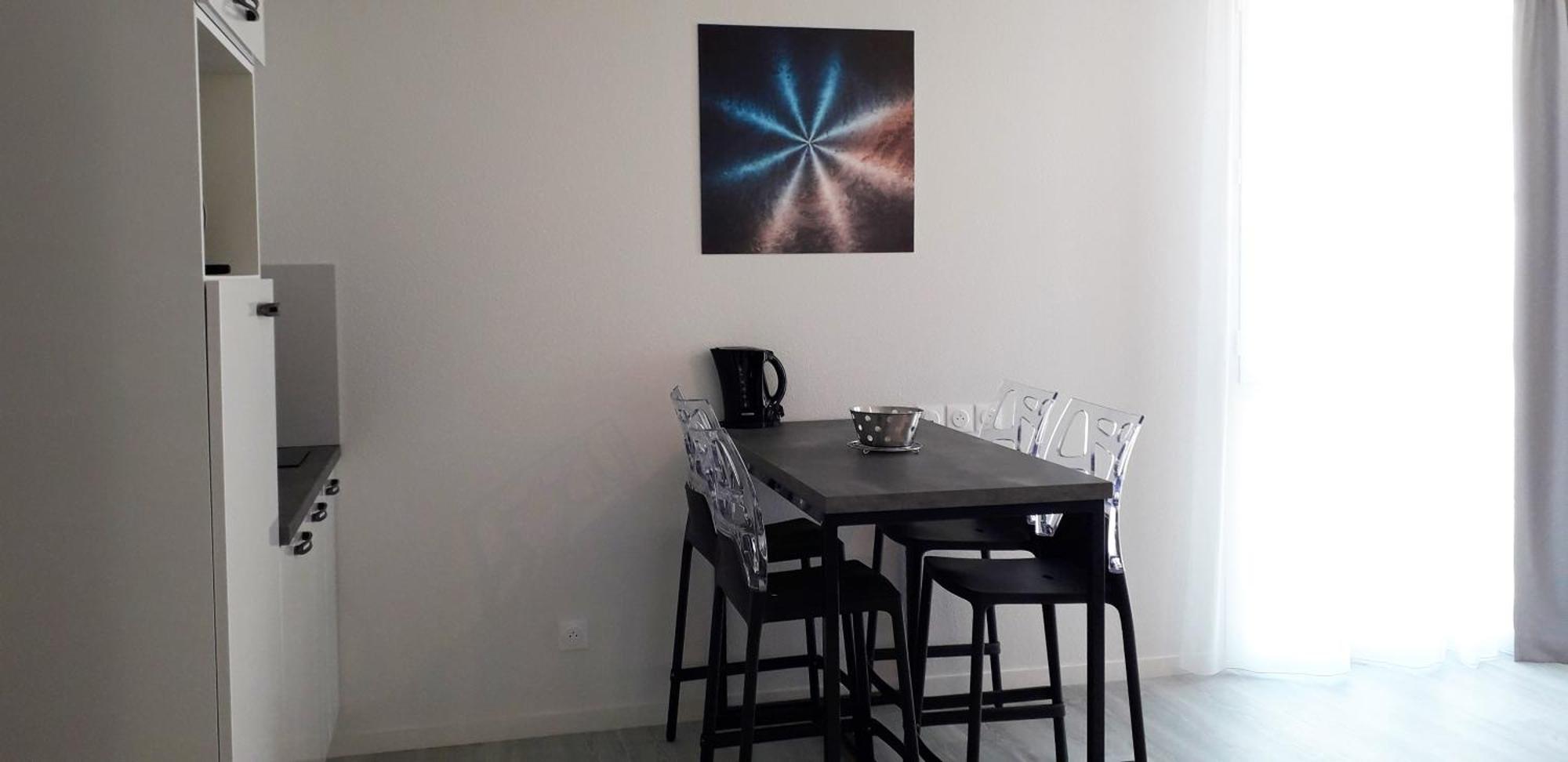 One-Bedroom Apartment,1284807283:JPEG