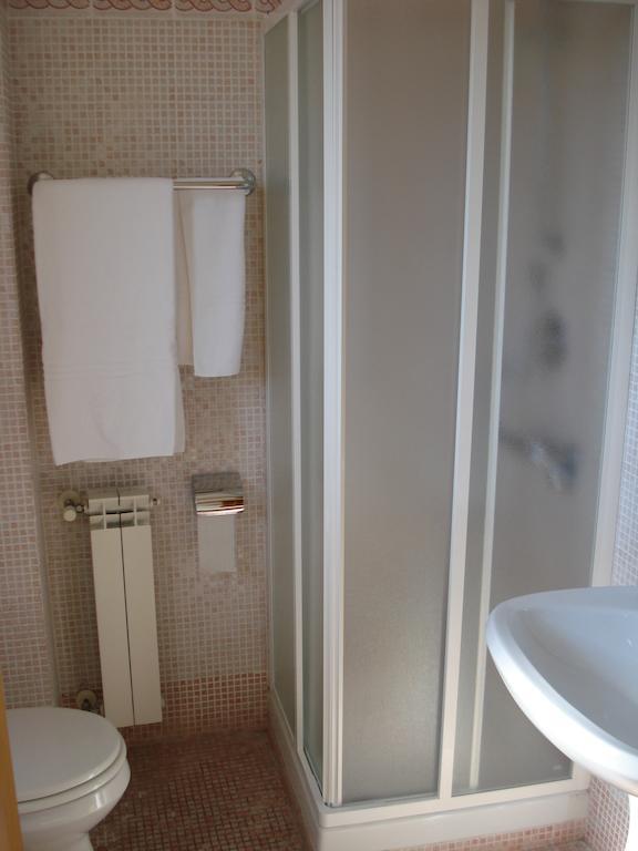 Triple Room,235959773:JPEG