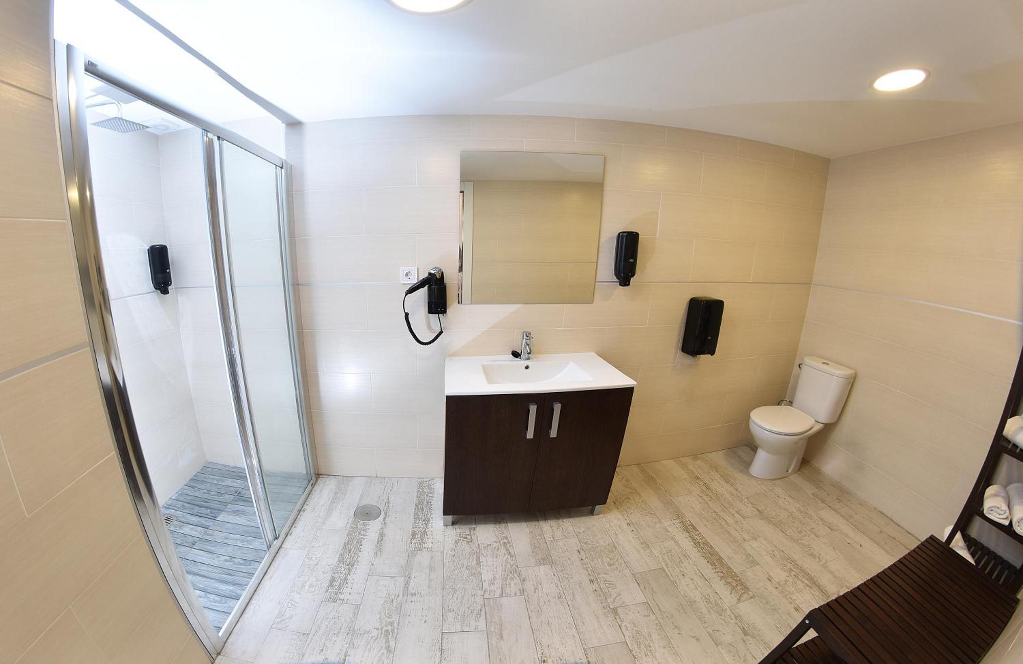 Double Room with Free Airport Shuttle (2 +2)