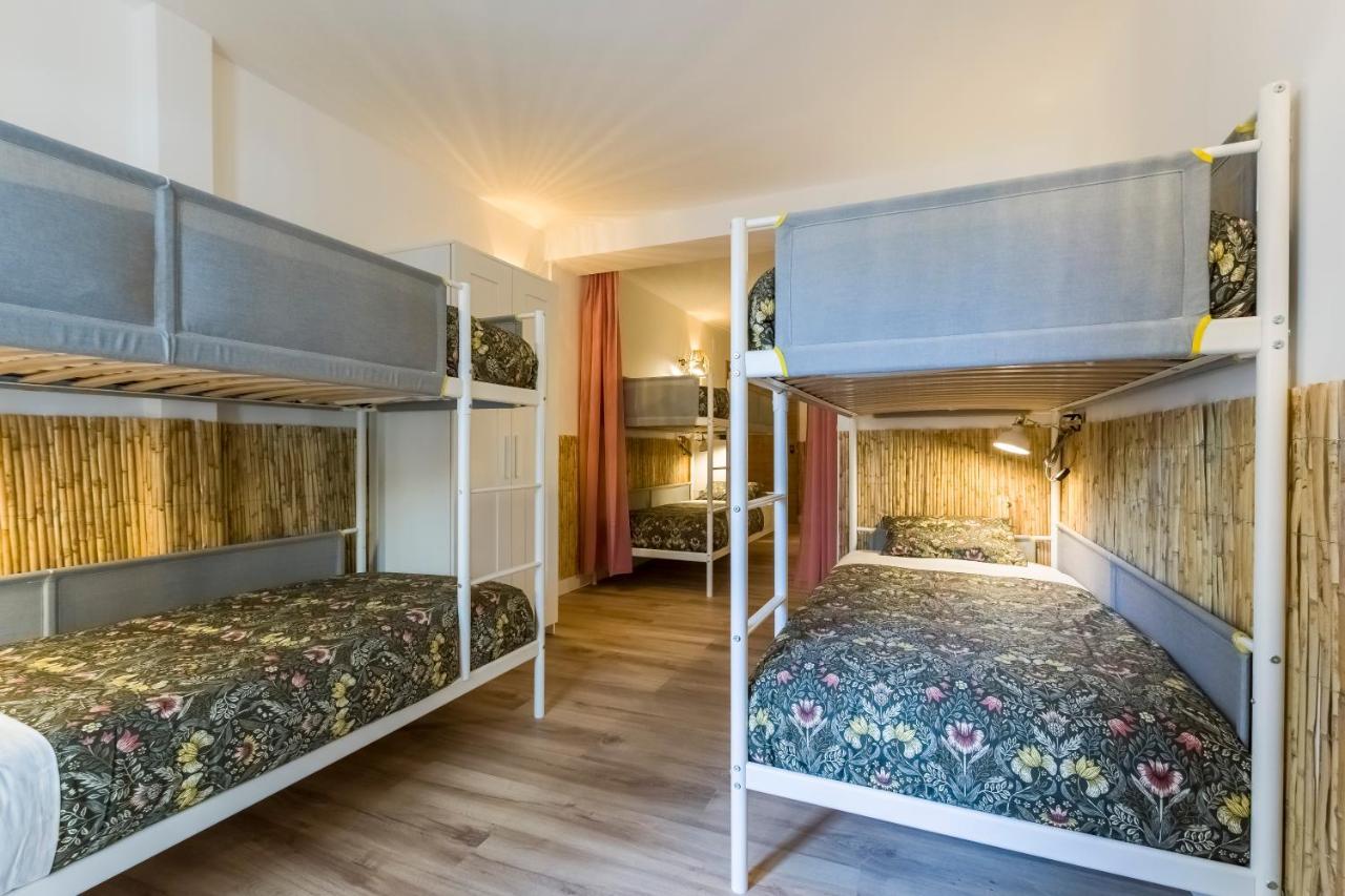 Lit Simple dans Dortoir de 10 Lits