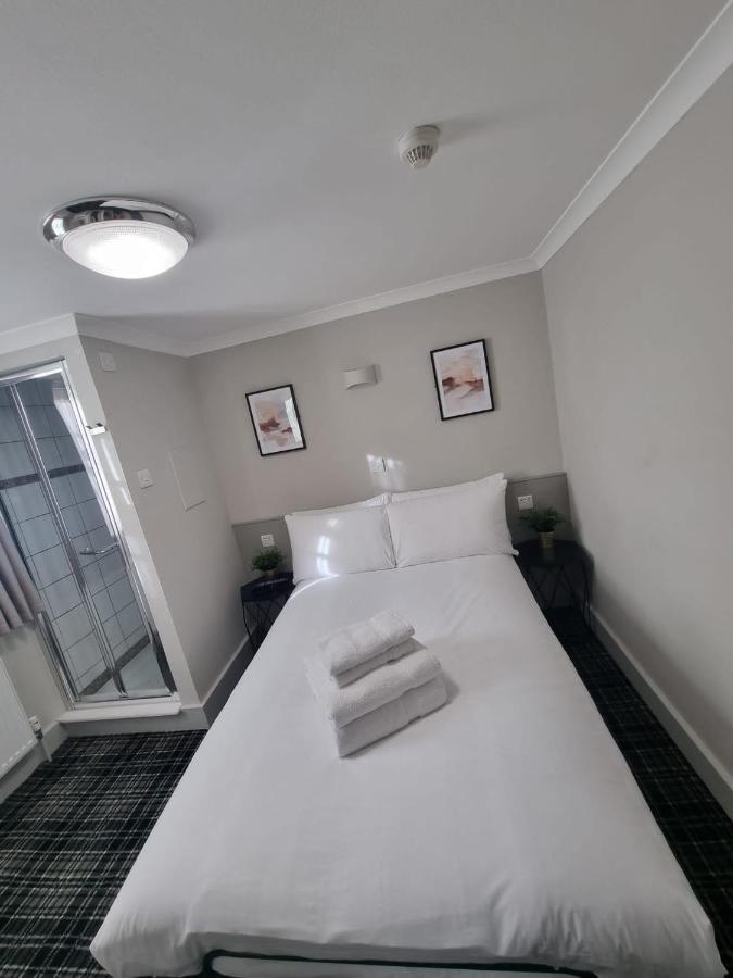 Chambre Simple avec Toilettes Communes