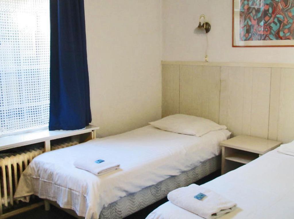 Chambre Lits Jumeaux avec Salle de Bains Privative