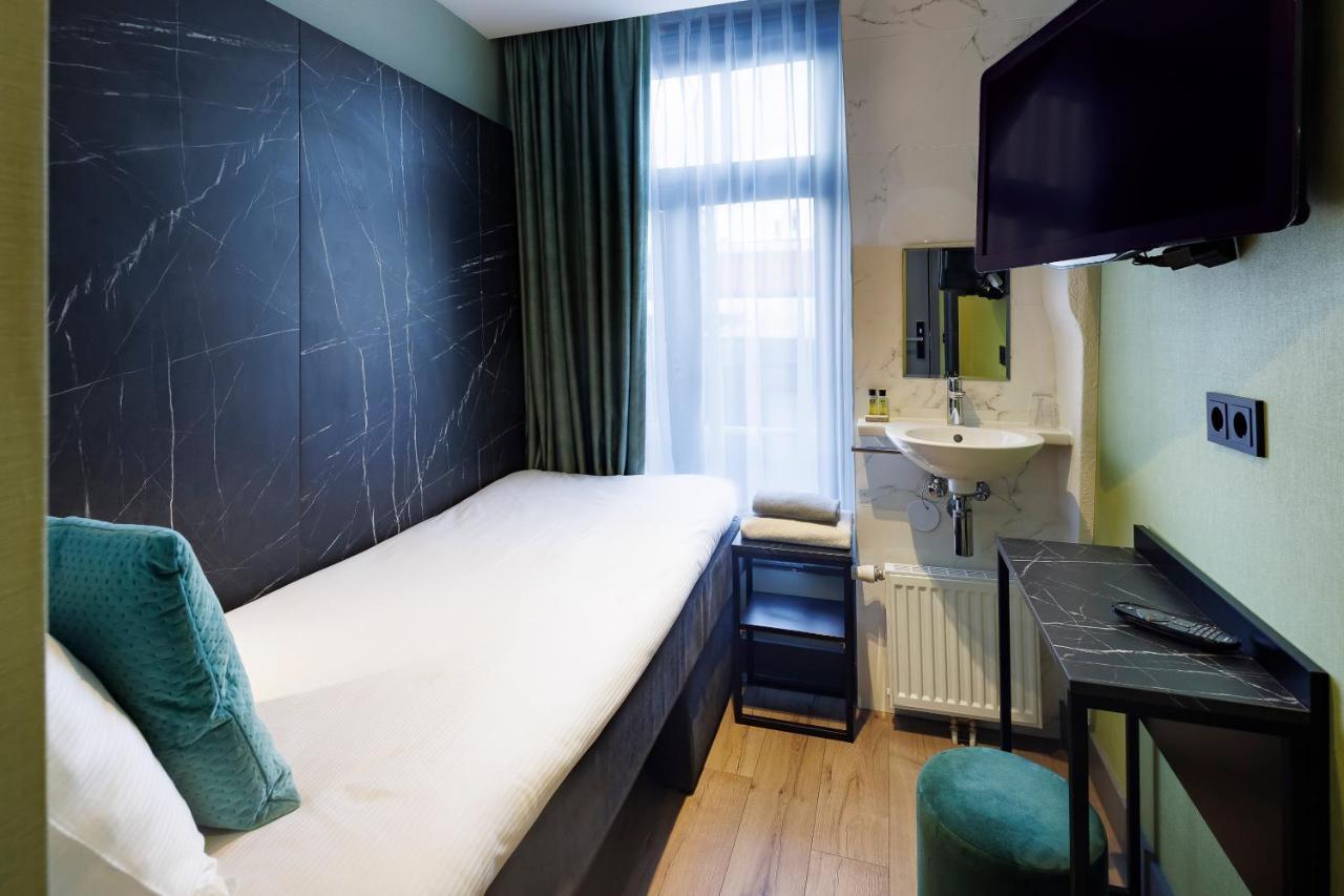 Chambre Simple avec Toilettes Communes