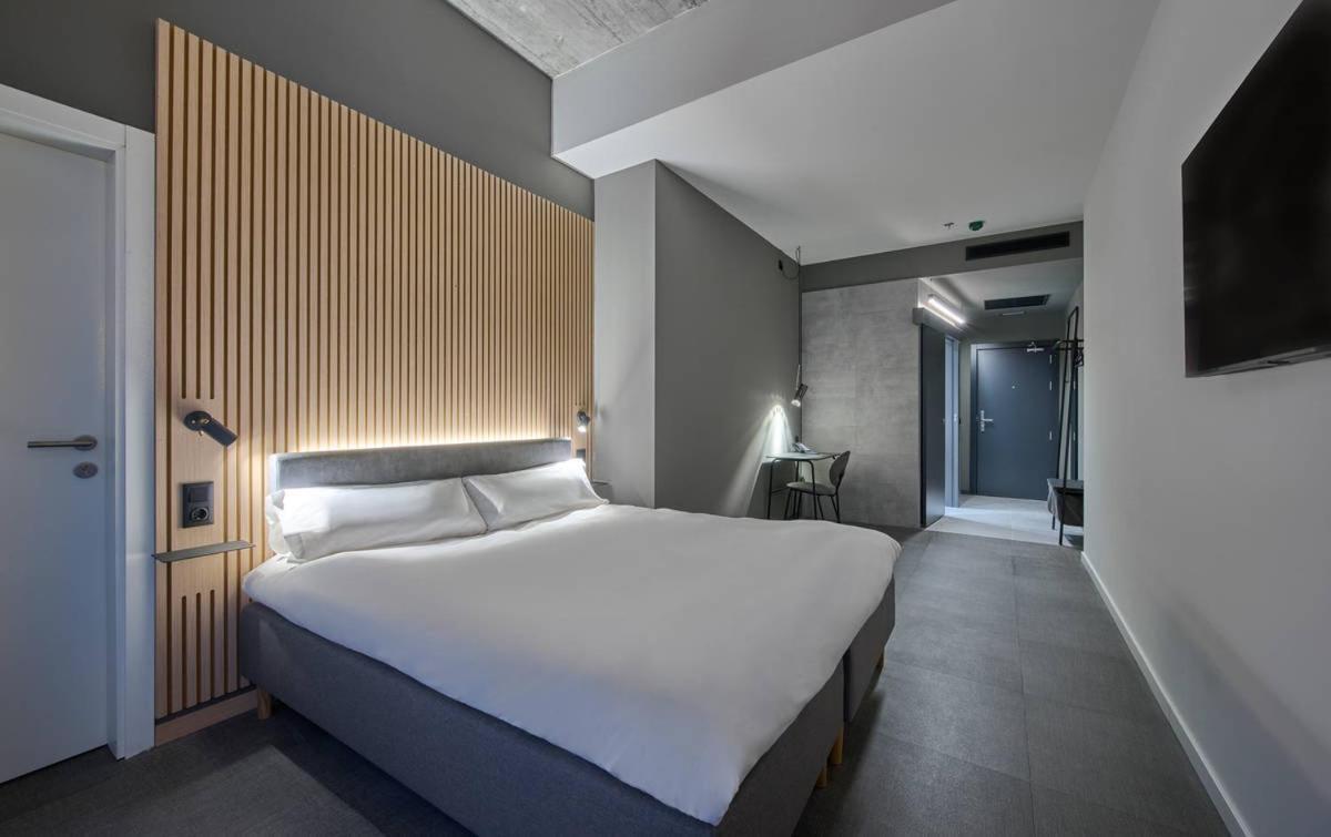Chambre Double - Accessible aux Personnes à Mobilité Réduite