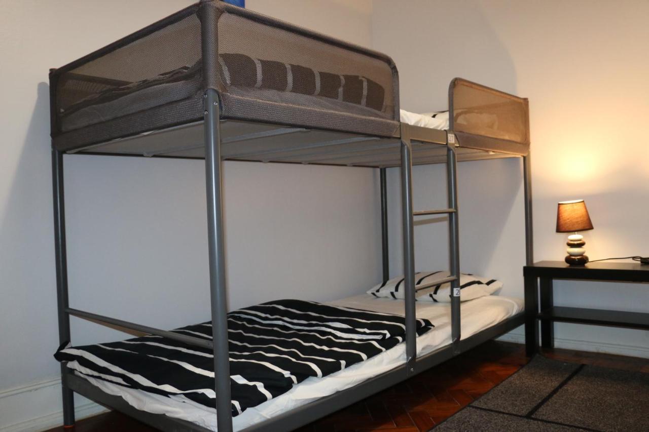 Lit dans Dortoir pour Femmes de 4 Lits