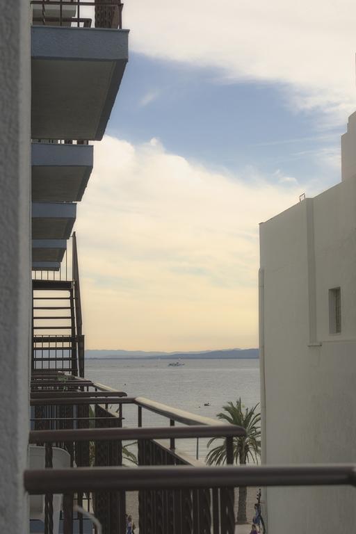 Chambre Lits Jumeaux - Vue Latérale sur Mer