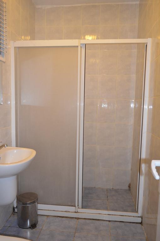 Chambre Lits Jumeaux Économique avec Salle de Bains Commune