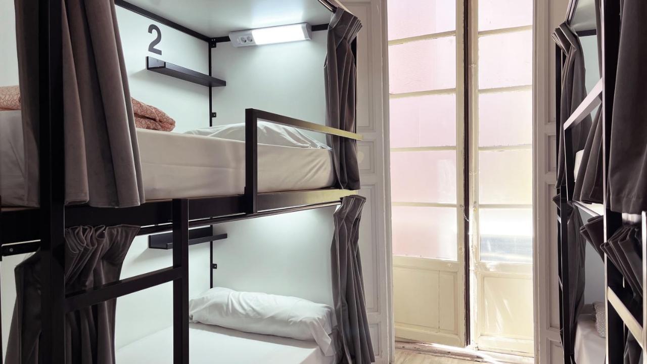 Lit dans Dortoir 6 Lits avec Salle de Bains Commune