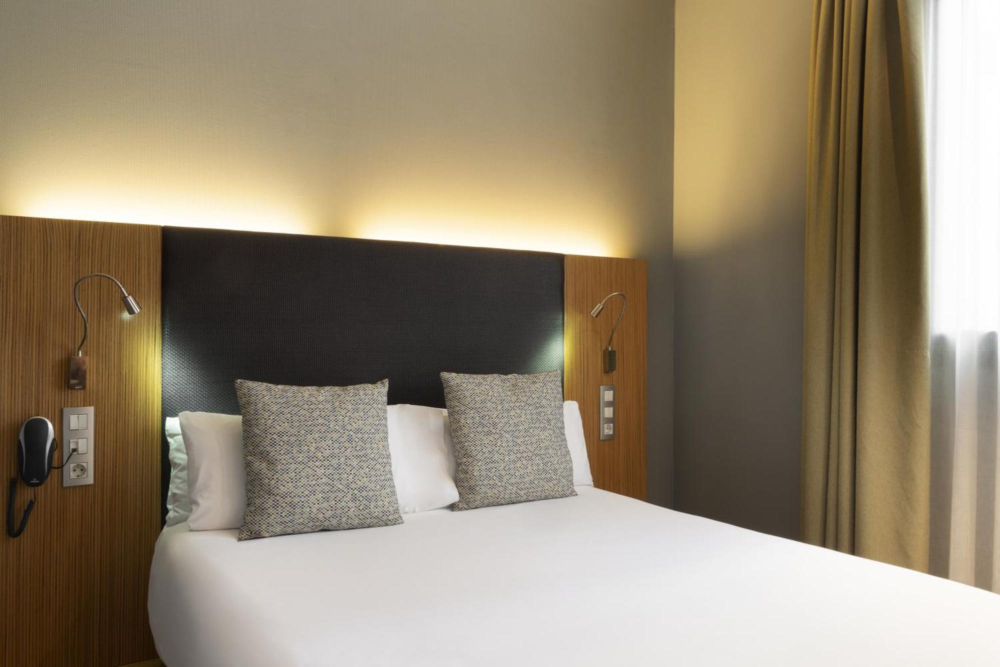 Small Double Room Interior View,1436282887:JPEG