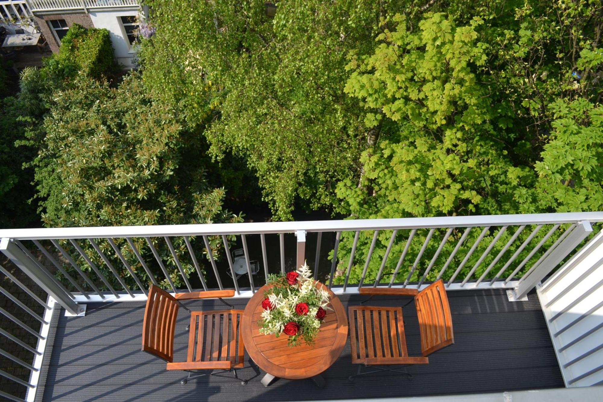 Chambre Lits Jumeaux avec Baignoire Spa et Balcon - Vue sur Jardin
